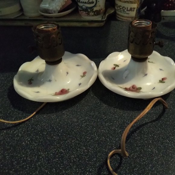 Roses Vintage milk glass lamps pair of candlestick working white lamps victorian - Picture 4 of 7